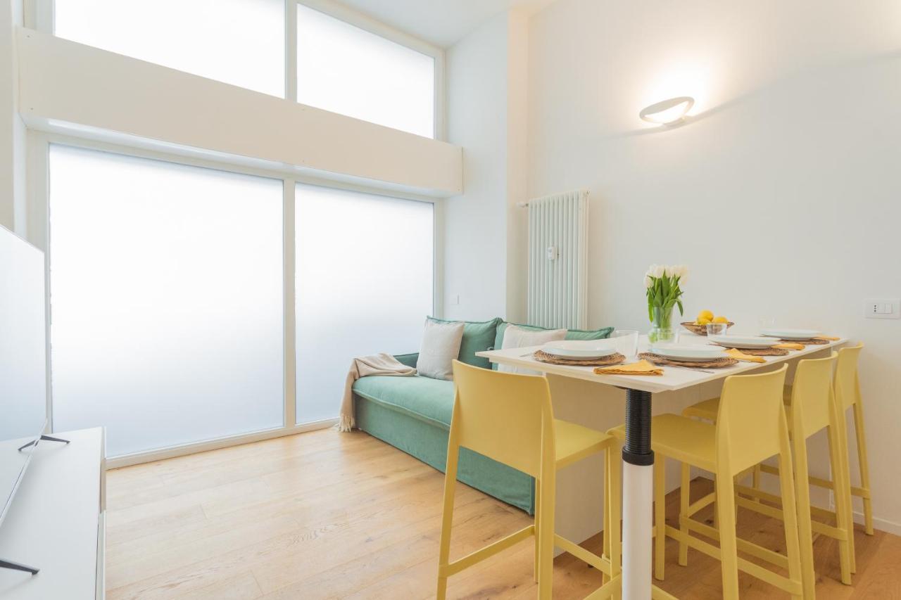 A Step From The Lake Apartment By Rent All Como Buitenkant foto